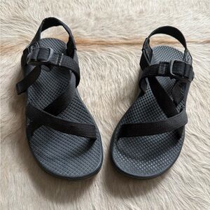 Chaco blk sandals